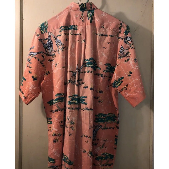 Giraffe Print Size M Button Up Collared Shirt Short Sleeve - Picture 5 of 5